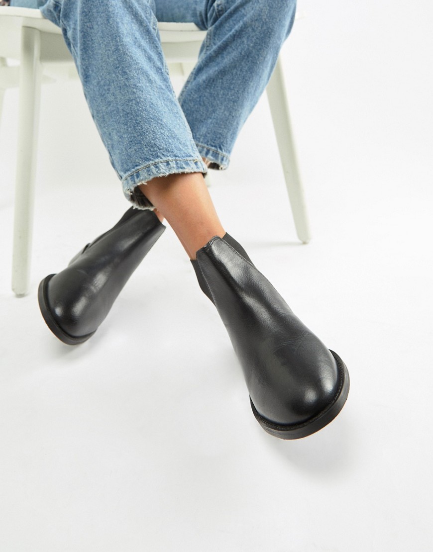 Accessorize flat leather chelsea boot-Black