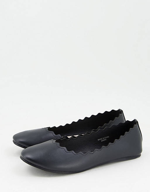 Women Flat Shoes/Accessorize flat shoes with scallop detail in black 