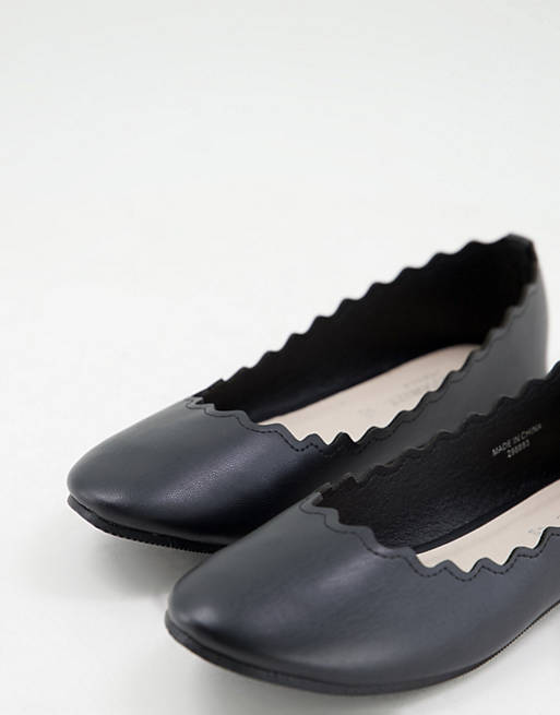 Women Flat Shoes/Accessorize flat shoes with scallop detail in black 