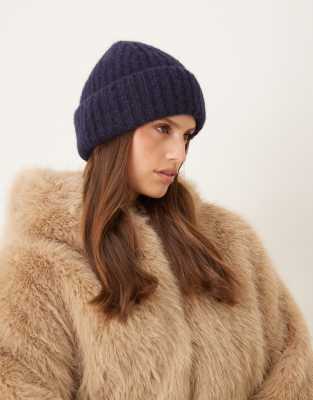 Accessorize - Flauschige Strickmütze in Marineblau