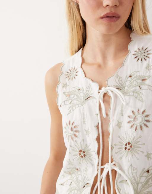 Accessorize floral cut out sleeveless tie front beach top in ivory, 3 of 4