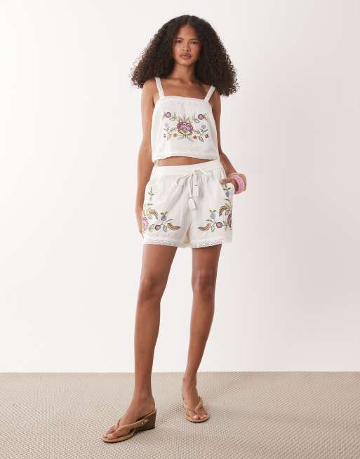 Accessorize floral embroidery shorts in white, 2 of 5