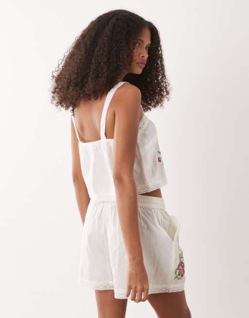 Accessorize floral embroidery shorts in white, 4 of 5