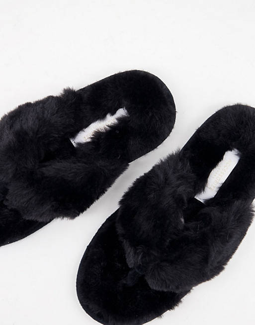 Accessorize fluffy flip flop slipper in black