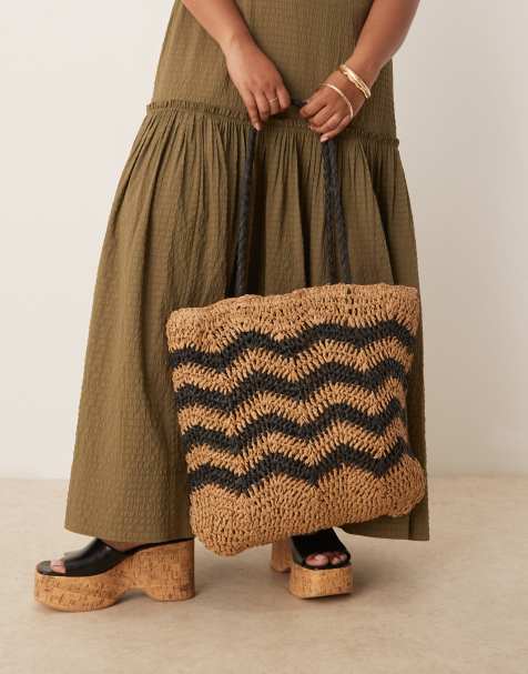 Accessorize – Gestreifte, weiche Shopper-Strandtasche in Schwarz und Natur - view 1