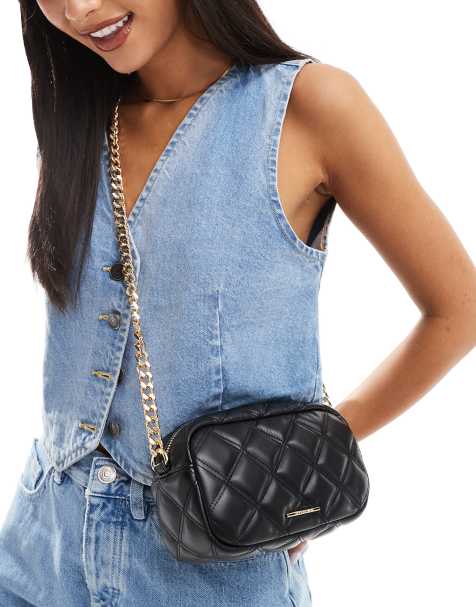 Accessorize - Gewatteerde cameratas met goudkleurige ketting in zwart - view 1