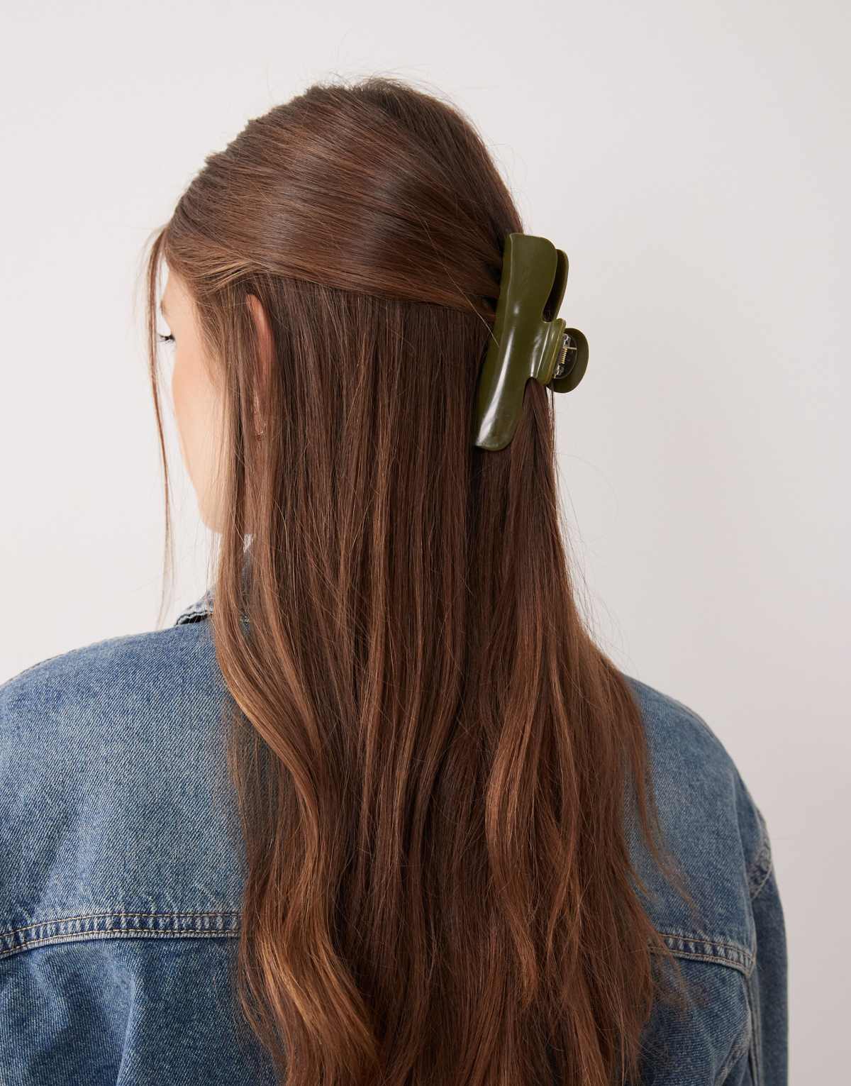 Accessorize glossy hair claw in green
