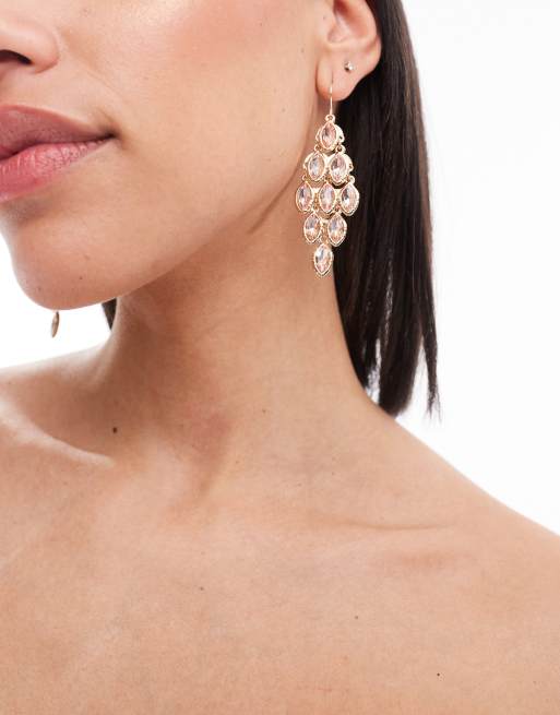 Accessorize – Goldfarbene Kronleuchter-Ohrringe mit Perlen in Rosa 