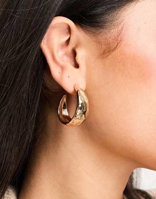 Accessorize – Guldfärgade, grova, hamrade creoler i metall