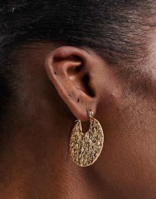 Accessorize - Guldfarvede bankede hoop-øreringe
