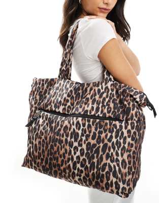 Accessorize – Leopardmönstrad toteväska i nylon med handtag och axelrem