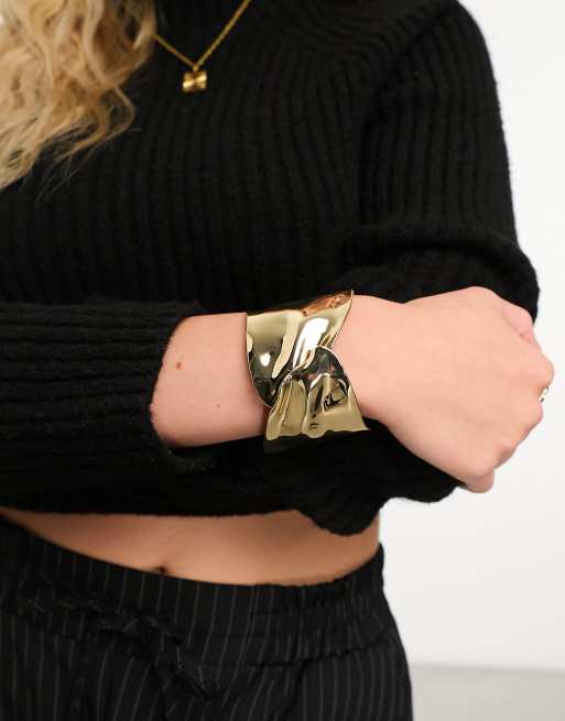 Metal store cuff bracelet