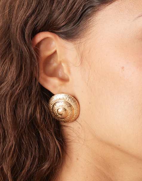Accessorize - Orecchini a bottone tonalità oro con design spazzolato a forma di conchiglia a spirale - view 1