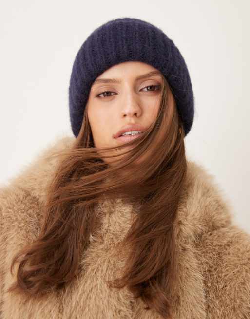 Accessorize – Puszysta granatowa czapka beanie, 3 z 3