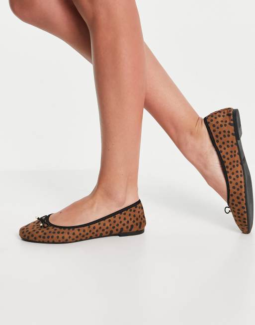 Round toe best sale leopard flats