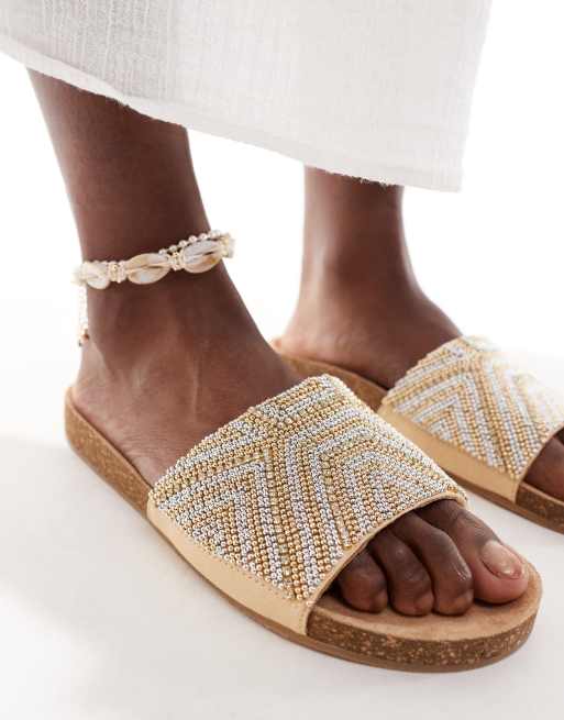Accessorize – Sandalen in Gold mit Fußbett und Kunstperlenverzierung