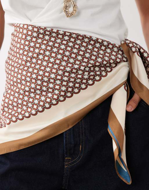 Accessorize – Satin-Halstuch in Cremeweiß und Blau mit Kachelmuster, 2 von 3