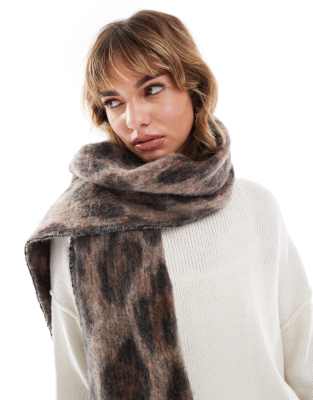 Accessorize Accessorize scarf in leopard print-Multi