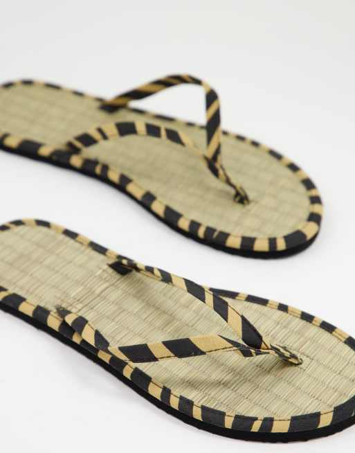 Seagrass hot sale flip flops