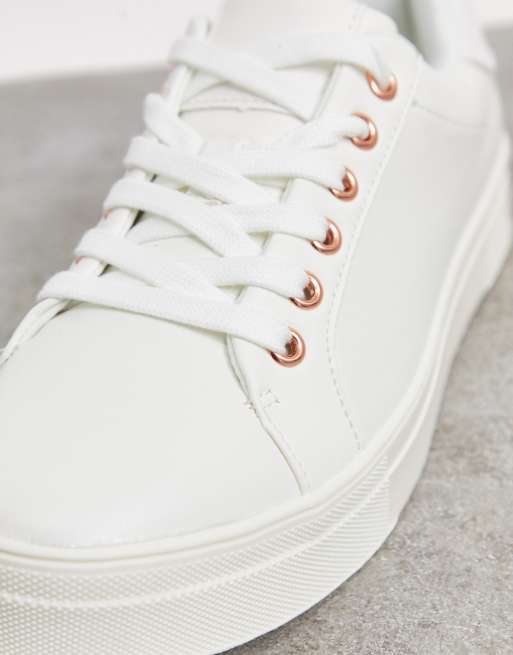Accessorize – Sneaker mit flacher Plateausohle in Weiß und Roségold, 4 von 4