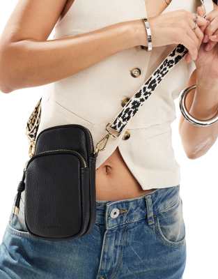 Accessorize - Sort telefontaske med leopardprint og strop i webbing-materiale