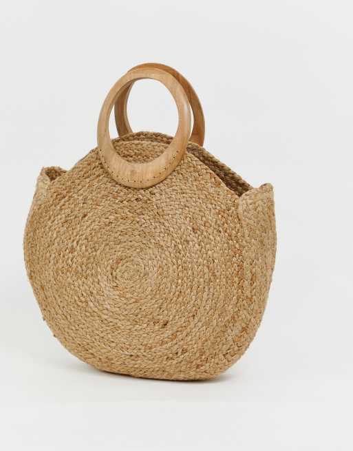 Circle straw outlet tote