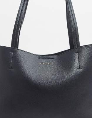 black structured tote