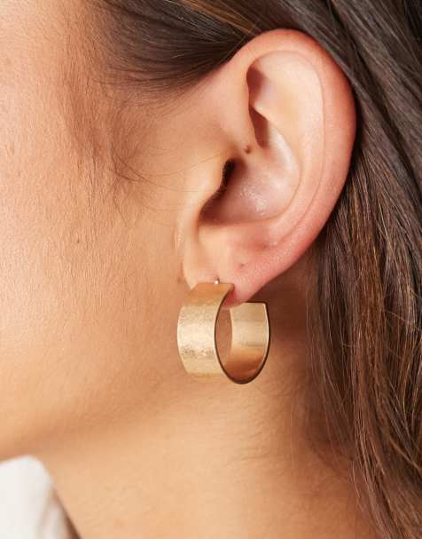 Accessorize – Szerokie szczotkowane kolczyki-koła w kolorze złota - view 1