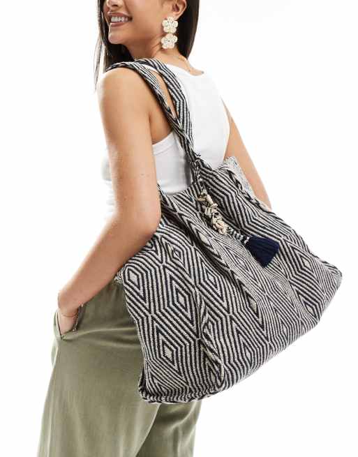 Accessorize – Torba plażowa typu tote oversize o bardzo luźnym kroju oversize z granatowym wzorem