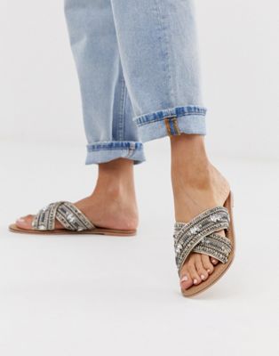 Accessorize – Utsmyckade platta sandaler med korsade remmar-Silver