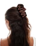 [Accessorize] Accessorize XL matte wiggle claw clip in chocolate brown No Size Chocolate