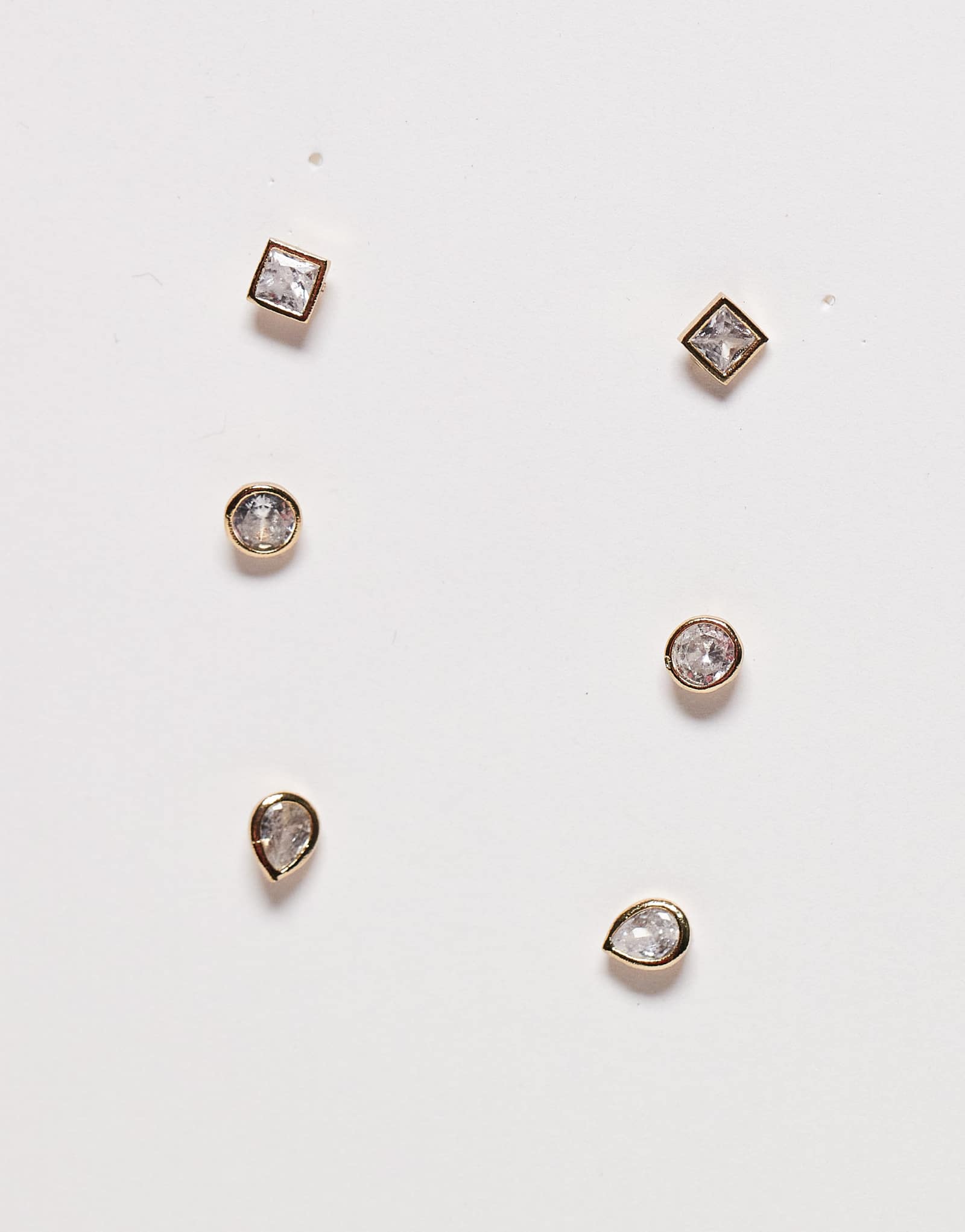 Дополните аксессуарами серьги-гвоздики в форме блесток Z из 3-х комплектов, выполненные из 14-каратного золота