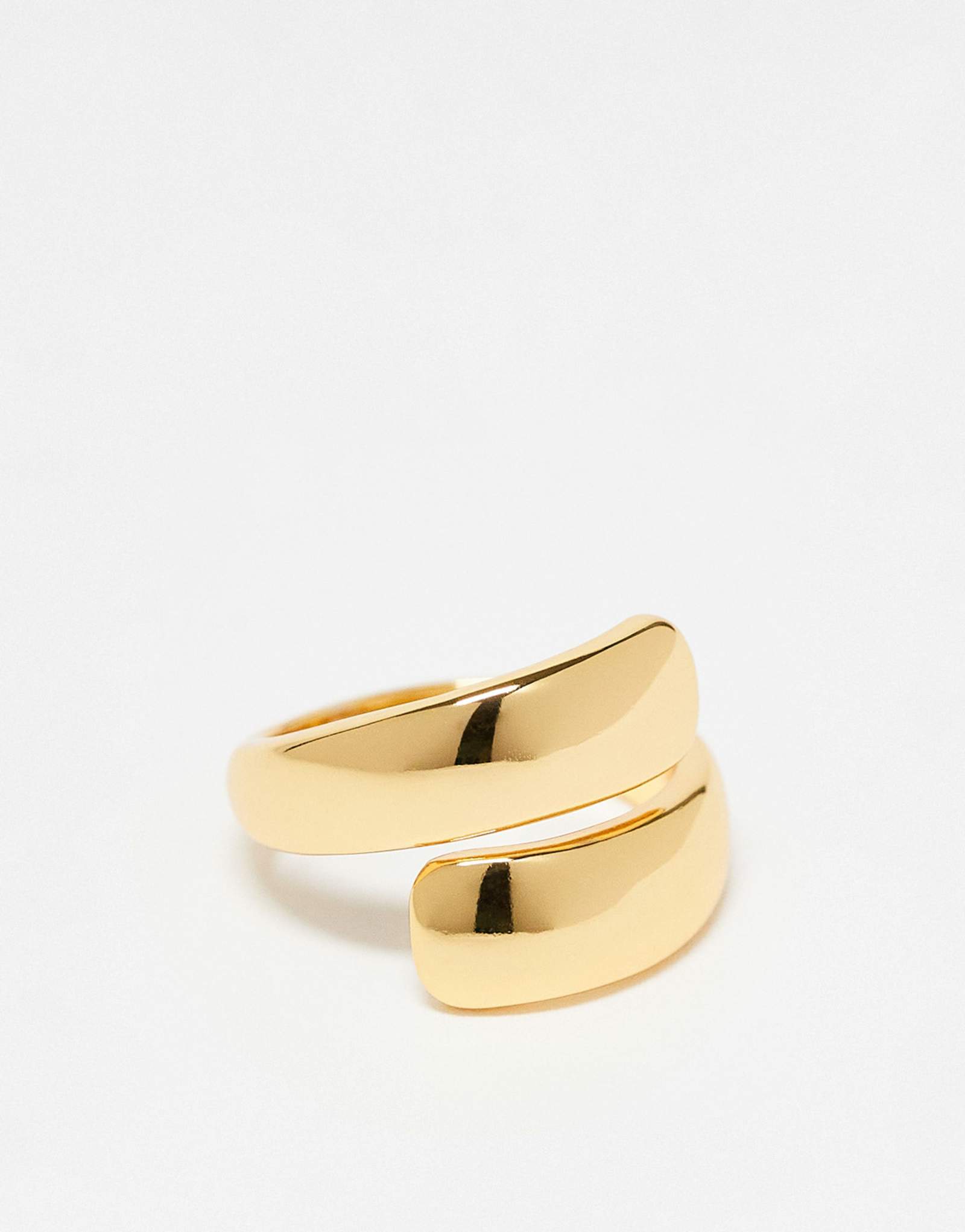 Дополните аксессуар массивным плоским кольцом-крестиком Z из золота