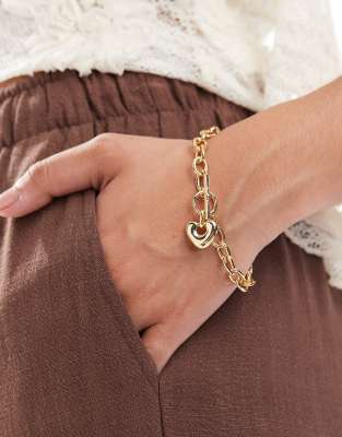 Z cut out heart chain bracelet in gold