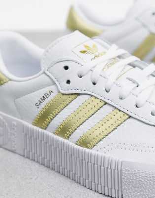 regeling Verwoesten Benodigdheden adidas - Aambarose - Sneakers in wit met gouden strepen | ASOS