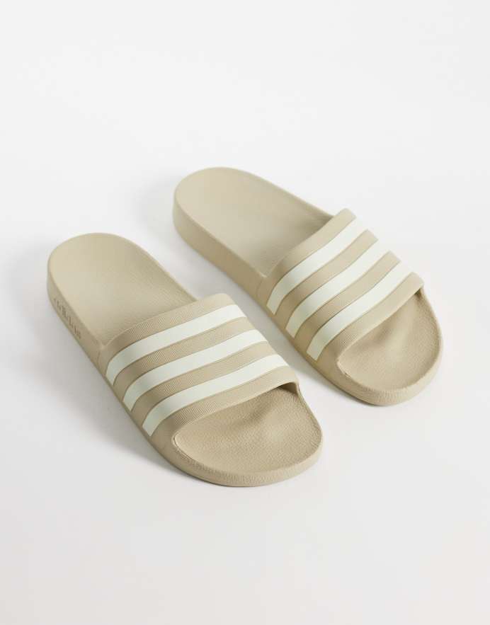 adidas Adilette Aqua sliders de entrenamiento en caqui
