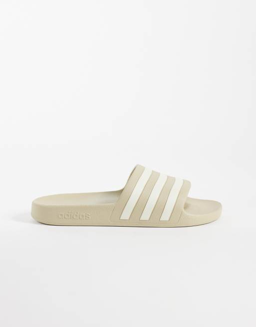 adidas - Adilette Aqua sliders de entrenamiento en caqui, 2 de 4