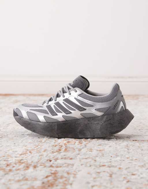 adidas Adizero – Aruku – Sneaker in Metallic-Silber und Schwarz, 2 von 5