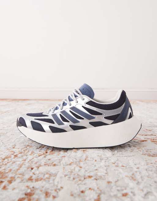 adidas – Adizero Aruku – Sneaker in Silber und Marineblau, 2 von 5