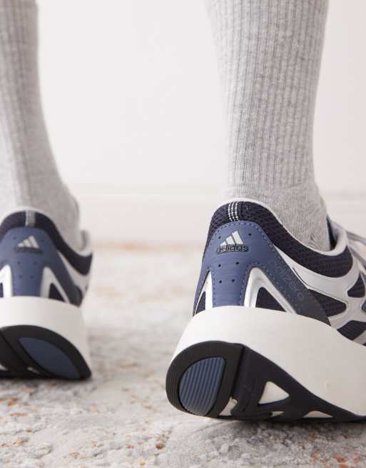 adidas – Adizero Aruku – Sneaker in Silber und Marineblau, 3 von 5