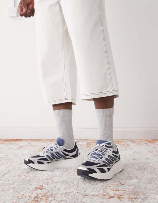 adidas – Adizero Aruku – Sneaker in Silber und Marineblau, 4 von 5