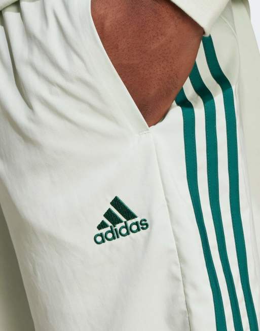 adidas – Aeroready Essentials Chelsea – Shorts in Leinengrau mit 3 Streifen, 2 von 5