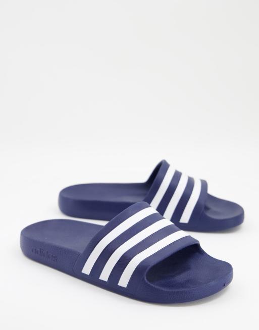adidas – Badkläder – Adilette – Marinblå vitrandiga tofflor 