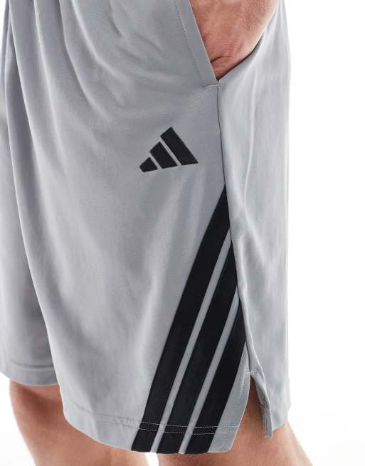 adidas Basketball – Legends – Grå basketshorts med 3 ränder, 5 av 5
