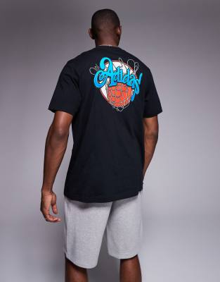 adidas Basketball – Svart, tvättad t-shirt med tryck på ryggen - view 1