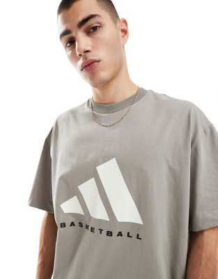 adidas - Basketball - T-Shirt in Grau-Neutral