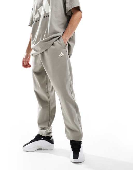 adidas - Basketball - Unisex joggingbroek van fleece in beige, 2 van 5
