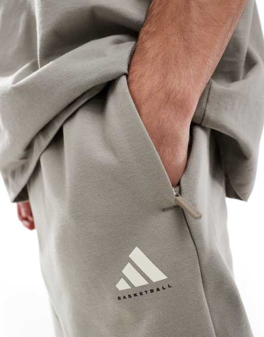 adidas - Basketball - Unisex joggingbroek van fleece in beige, 4 van 5