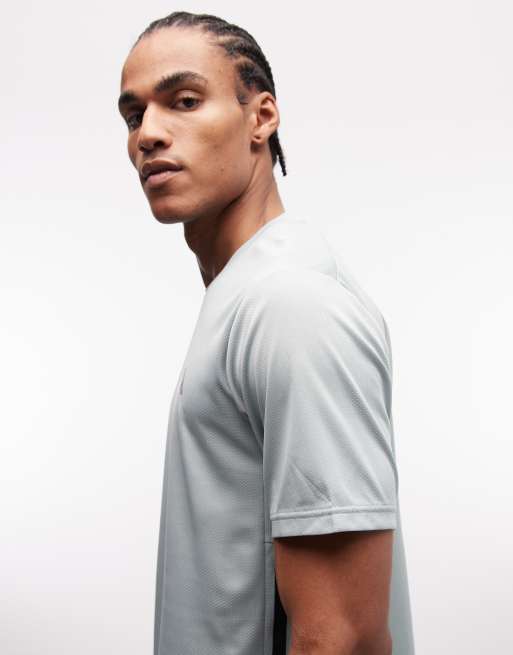 adidas - Camiseta de entrenamiento con tres bandas en verde salvia, 5 de 5