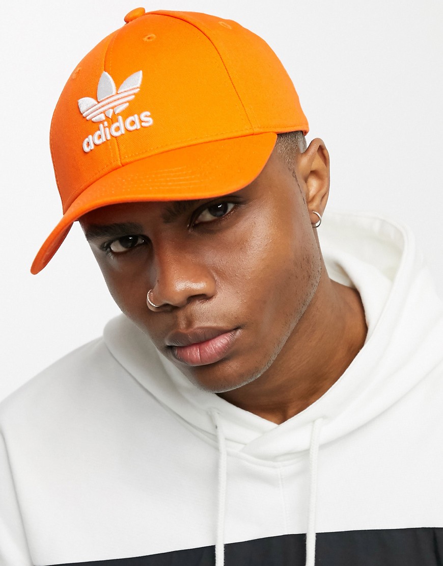 Adidas - Cappello con visiera arancione con logo a trifoglio